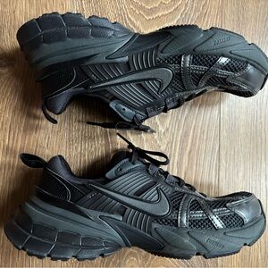 Nike V2k Run Women’s Black/Metallic Silver/Anthracite/Black Size 6.5